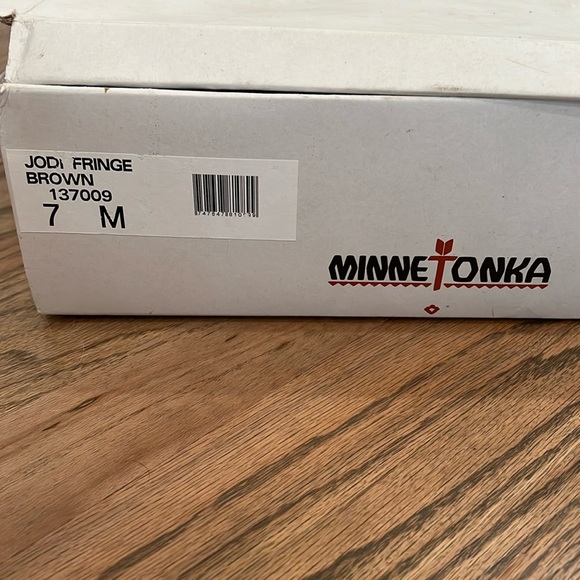 Minnetonka 3-Layer Fringe Boots - Brown Suede - Picture 4 of 5